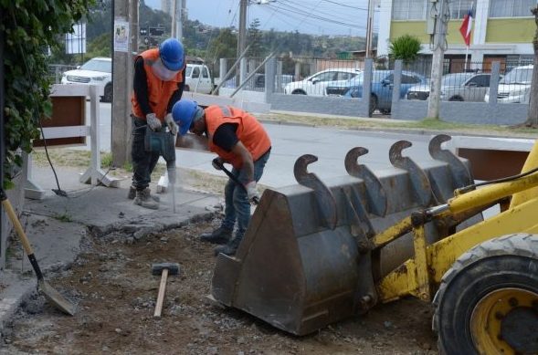 Imagen de la noticia Con intervención en aceras se iniciaron obras de mejoramiento de calle Valparaíso oriente en Viña del Mar