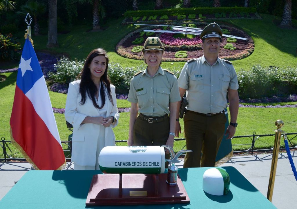 Imagen principal: Gaviota de Plata de Viña del Mar se suma a la cápsula del tiempo “Camino al centenario” de carabineros de Chile   