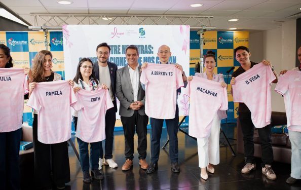 Imagen de noticia: En el día mundial contra el cáncer de mama, Municipio junto a “Yo mujer” y Everton desarrollaron importante encuentro en estadio Sausalito