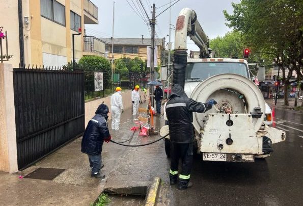 Imagen de la noticia Municipio despliega equipos en toda la ciudad y aplica medidas de emergencia ante frente climático en Viña del Mar
