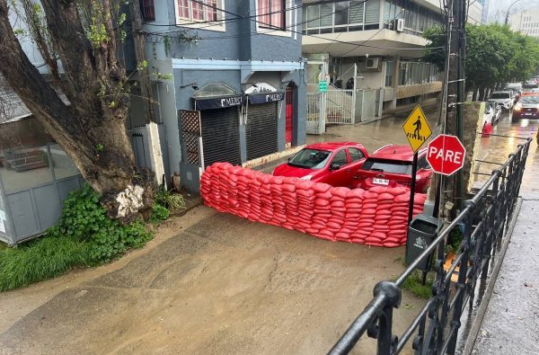Imagen de la noticia Municipio despliega equipos en toda la ciudad y aplica medidas de emergencia ante frente climático en Viña del Mar